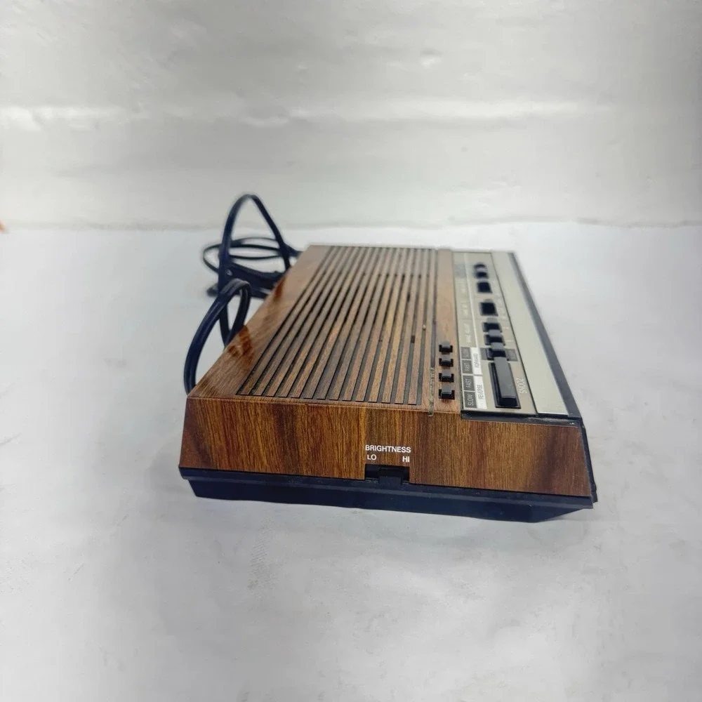 GE FM/AM Digital Alarm Clock Radio Woodgrain Battery Backup Tested Green Light